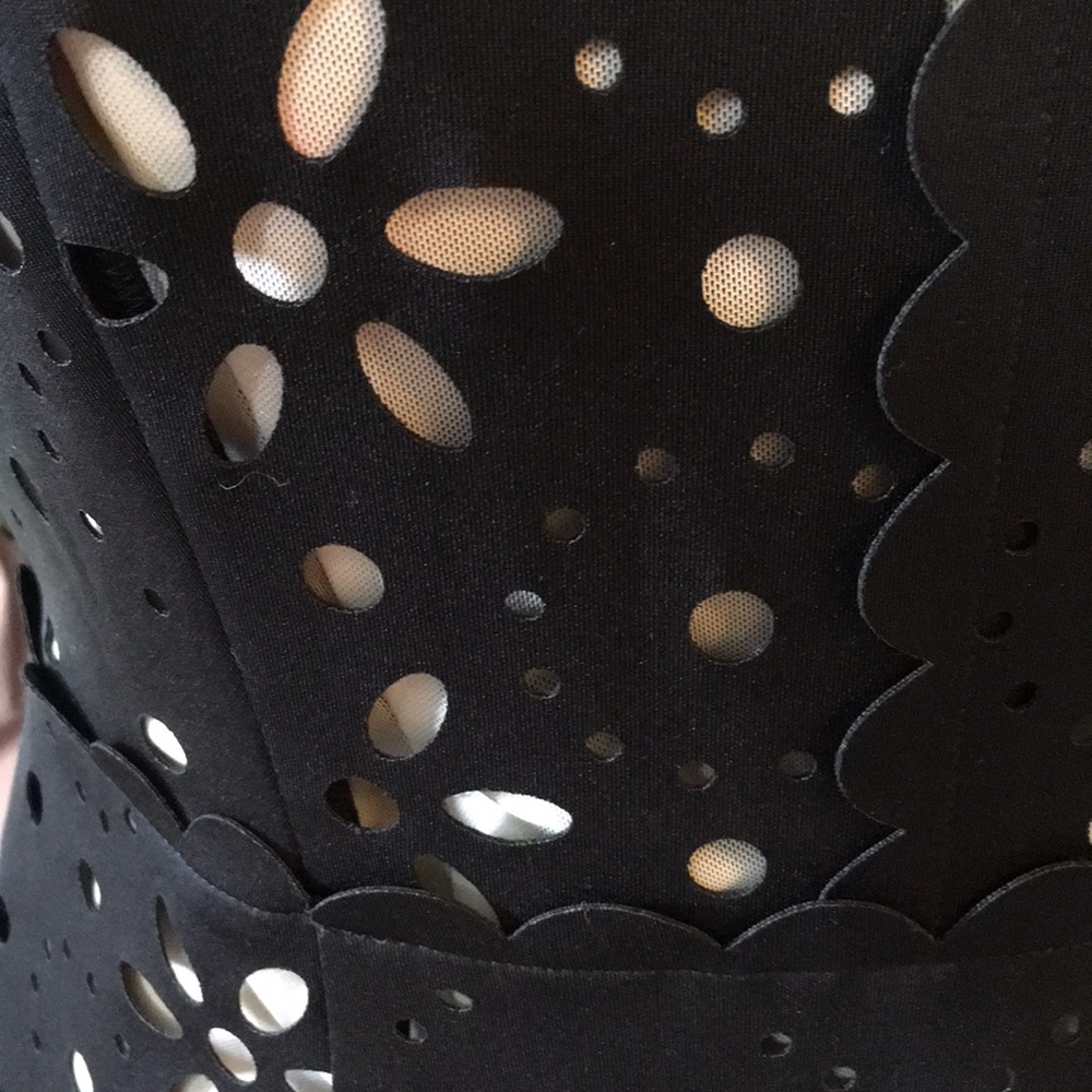 Betsey Johnson Black Laser Cut Ivory Lined Shift 8 - Picture 5 of 8